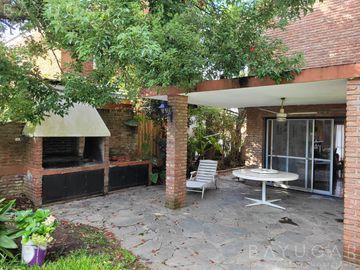 Oportunidad en Lagartos Country Club - Casa con Amplio Parque y Piscina