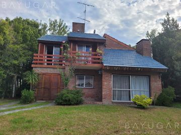 Oportunidad en Lagartos Country Club - Casa con Amplio Parque y Piscina