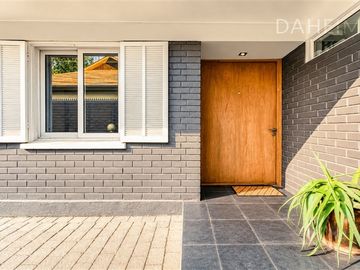 Venta casa un piso 3D/2B con gran terraza y quincho Vitacura
