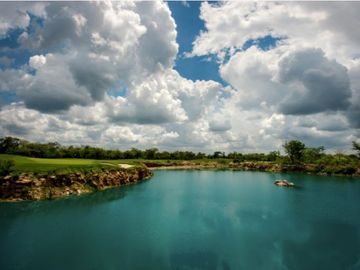 Condominio con campo de golf, Yucatan Country Club.