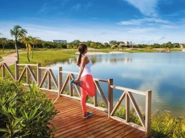 Condominio con campo de golf, Yucatan Country Club.