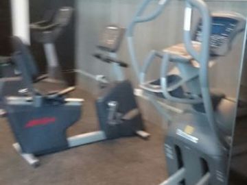 Apartemen Mewah Alam Sutera Brooklyn 2 Kamar Tidur Free Gym AC Nego