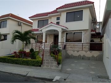 casa de venta en manta  zona sur Manabí