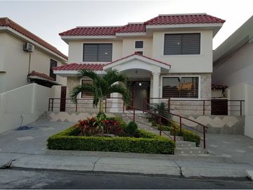 casa de venta en manta  zona sur Manabí
