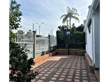 Vendo Hermosa casa en la Avenida Centenario, Armenia -Quindio