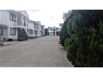 Vendo Hermosa casa en la Avenida Centenario, Armenia -Quindio