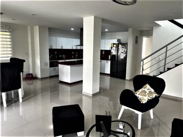Vendo Hermosa casa en la Avenida Centenario, Armenia -Quindio
