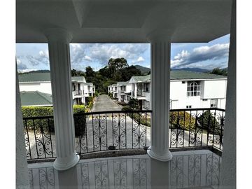 Vendo Hermosa casa en la Avenida Centenario, Armenia -Quindio