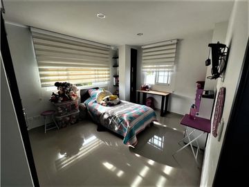Vendo Hermosa casa en la Avenida Centenario, Armenia -Quindio