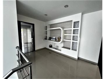 Vendo Hermosa casa en la Avenida Centenario, Armenia -Quindio