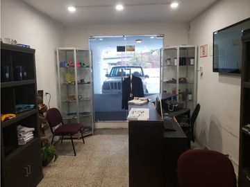 VENTA DE CASA/ OFICINA/ LOCAL /CENTRICO