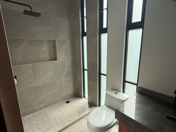 CASA EN TERRAZAS DE GRAN PEÑON CADA RECAMARA CON BAÑO COMPLETO