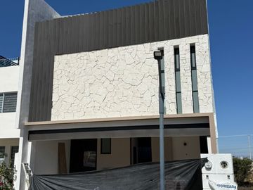 CASA EN TERRAZAS DE GRAN PEÑON CADA RECAMARA CON BAÑO COMPLETO