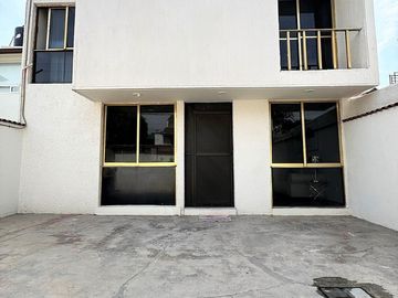 Casa en Valle Dorado (Ideal para remodelar)