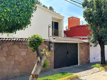 Casa en Valle Dorado (Ideal para remodelar)