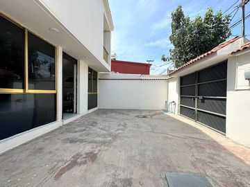 Casa en Valle Dorado (Ideal para remodelar)