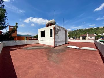 Casa en Valle Dorado (Ideal para remodelar)
