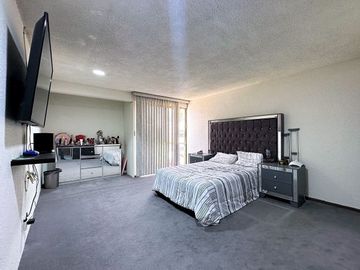 Casa en Valle Dorado (Ideal para remodelar)