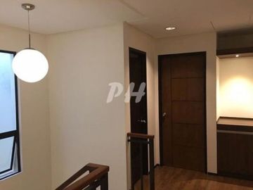 PH947 Townhouse in Project 8 for sale At 8.2M