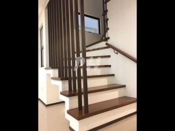 PH947 Townhouse in Project 8 for sale At 8.2M