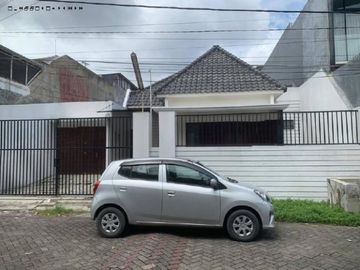 Rumah Manyar Tirtomoyo Minimalis, Carport 2 Mobil
