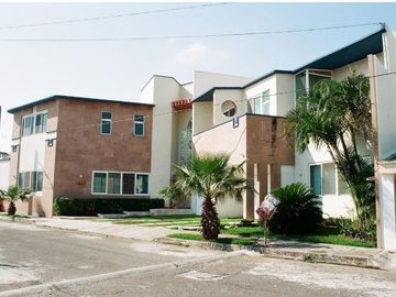 BOCA DEL RÍO COSTA DE ORO VENDO AMPLIA RESIDENCIA ALBERCA