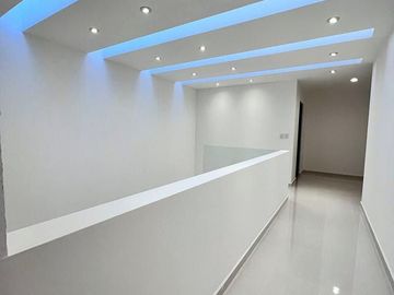 Casa en Lomas de Juriquilla con Recámara en planta baja  IG/J2