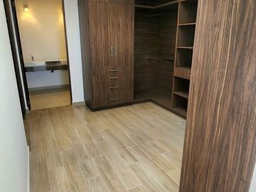 Casa en Lomas de Juriquilla con Recámara en planta baja  IG/J2