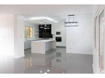 SE VENDE HERMOSA CASA EN VILLA LUCRE- ALTOS DE SAN RAFAEL  REMODELADA