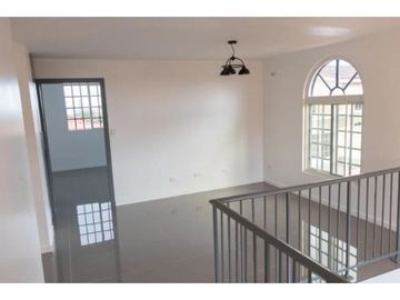 SE VENDE HERMOSA CASA EN VILLA LUCRE- ALTOS DE SAN RAFAEL  REMODELADA