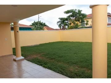 SE VENDE HERMOSA CASA EN VILLA LUCRE- ALTOS DE SAN RAFAEL  REMODELADA