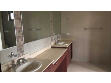 VENTA CASA A ESTRENAR EN COSTA SUR, EL DORAL PRECIO REBAJADO 4REC