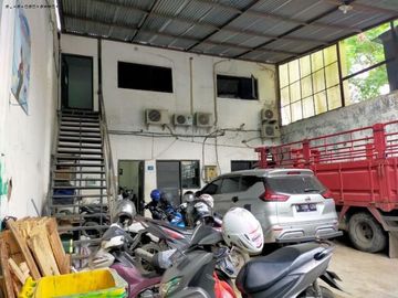 Pergudangan Gunung Anyar, Ada kantor 2 lantai, Strategis