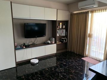 Di Jual Apartemen Cosmopolis Dekat Ubaya Surabaya Timur, 2 Bedroom Jadi 1 Luas Siap huni Bagus dengan Balkon