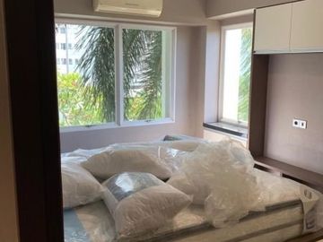 Di Jual Apartemen Cosmopolis Dekat Ubaya Surabaya Timur, 2 Bedroom Jadi 1 Luas Siap huni Bagus dengan Balkon