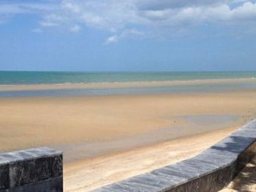 LUXURY HUA HIN 3 BED / 3 BATH CORNER CONDO WITH POOL AND SEA VIEWS!!!