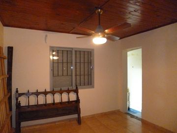 IMPORTANTE PROPIEDAD CUENTA CON CASA PRINCIPAL, UN LOCAL COMERCIAL Y UN DEPARTAMENTO.