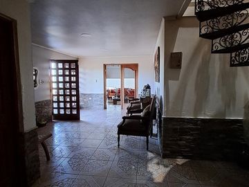 Hermosa Casa en venta de 6 dorm. en Lo Figueroa sitio de 1ha