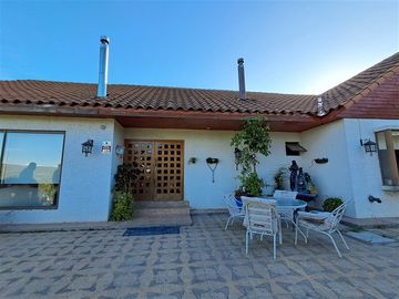 Hermosa Casa en venta de 6 dorm. en Lo Figueroa sitio de 1ha