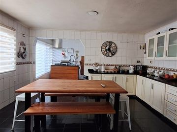 Hermosa Casa en venta de 6 dorm. en Lo Figueroa sitio de 1ha