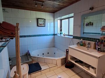 Hermosa Casa en venta de 6 dorm. en Lo Figueroa sitio de 1ha