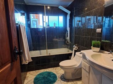 Hermosa Casa en venta de 6 dorm. en Lo Figueroa sitio de 1ha