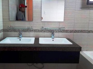 3-Storey Modern House With Pool For Sale in Angeles City