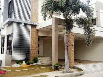 3-Storey Modern House With Pool For Sale in Angeles City
