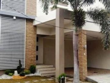 3-Storey Modern House With Pool For Sale in Angeles City