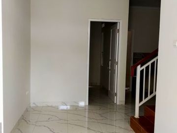 Rumah baru 2lantai di Depok selangkah gerbang tol Sawangan