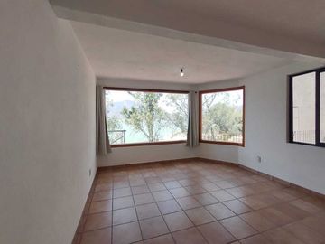 Excelente casa en renta, con vista al lago