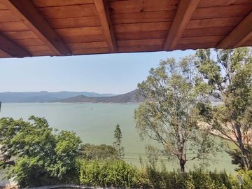 Excelente casa en renta, con vista al lago