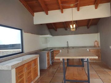 Excelente casa en renta, con vista al lago