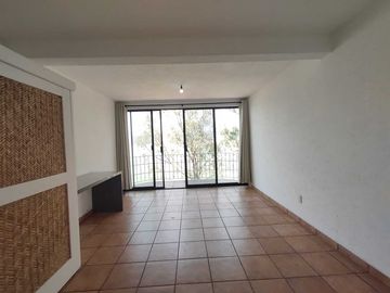Excelente casa en renta, con vista al lago